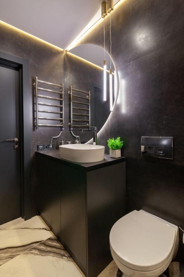 Royal Romantic Apartment With Bathtub Lviv Kültér fotó