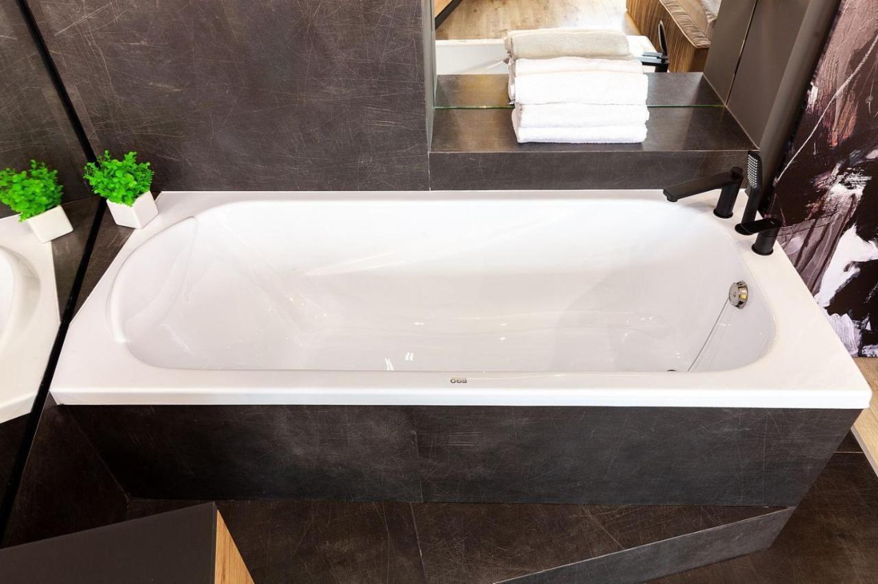 Royal Romantic Apartment With Bathtub Lviv Kültér fotó