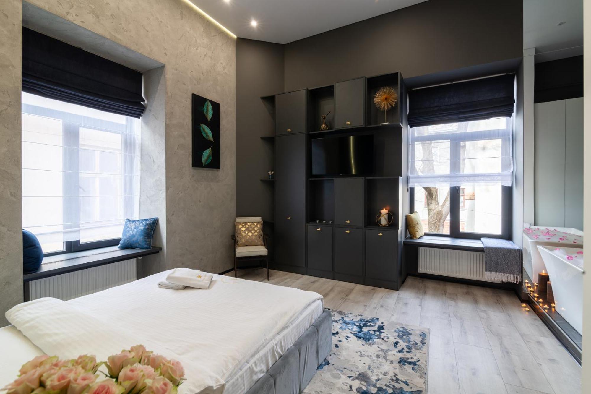 Royal Romantic Apartment With Bathtub Lviv Kültér fotó